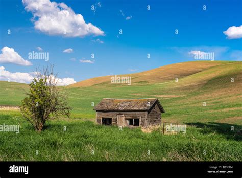 Old Farm Shed Hi Res Stock Photography And Images Alamy