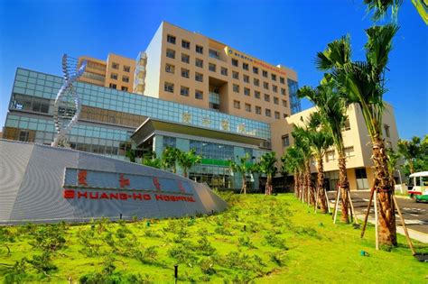 May 29, 2021 · 記者林恩如／新北報導 中央流行疫情指揮中心今（29）日公布，國內本土確診病例新增320例，另有校正回歸本土個案166例，總計486例，其中以新北市. 新增死亡案例!永和78歲男家中無呼吸送醫 死後被確診 - 今周刊