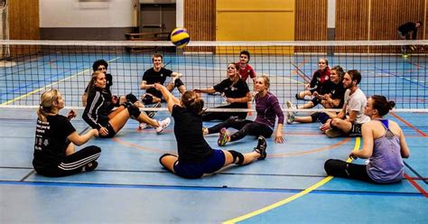 Es el tipo de juego que logra integrar aquellas personas discapacitadas. Voleibol: El voleibol sentado
