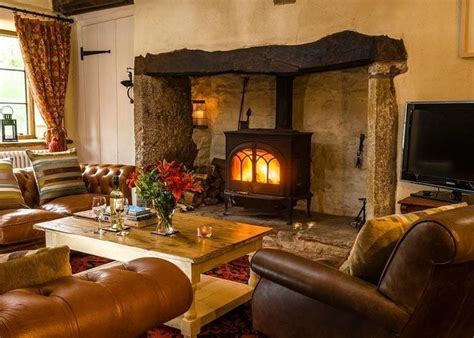 30 Amazing Small Cottage Interiors Decor Ideas | Farm house living room