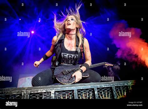 Nita Strauss Hi Res Stock Photography And Images Alamy