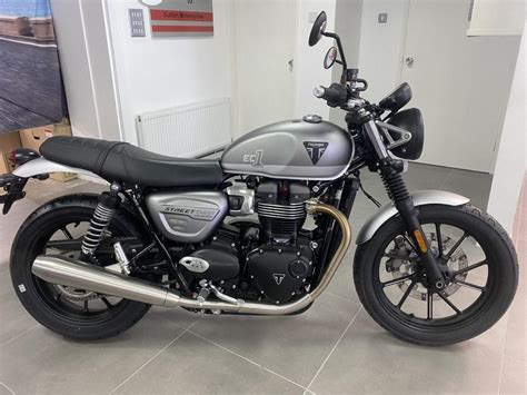 Triumph Street Twin Ec1 Special Edition 22 Plate Only 20 Miles In