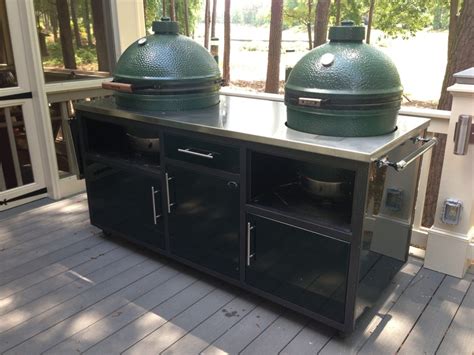That's the most impressive feature of the big green egg. What is better than a Big Green Egg? Two Eggs of course ...