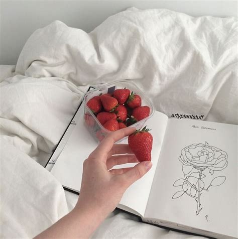 ⋯ 和平 ᵎ ✗),,「red flavor 」‧₊˚. Pin by yuli on AESTHETICS | Red aesthetic, Aesthetic food ...