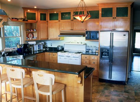 Acme cabinet company is a locally owned and operated kitchen cabinet dealership and design studio. Maple kitchen with peninsula bar | Ideal Cabinets Inc.