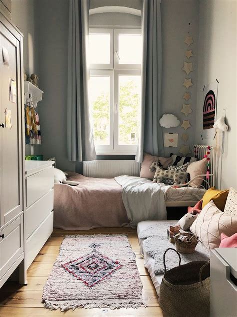 stylish ways  decorate small  bedroom house decorating ideas
