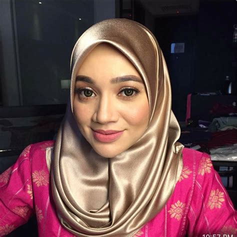 Most of them start wearing a white tudung (malaysian version of the muslim headscarf or hijab) upon entering secondary school, for religious reasons. Malaysian Tudung Satin Fashion 705 | Malaysian Baju Kurung