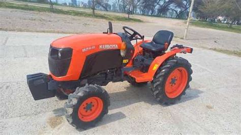 Orange Kubota Neostar B2441 Tractor 3 Cylinder Diesel Engine Engine