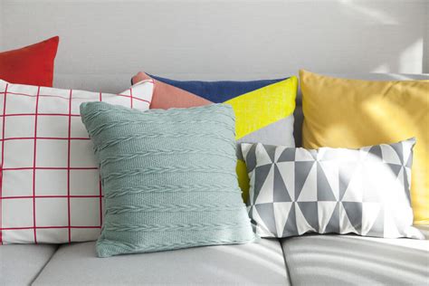 35 Sofa Throw Pillow Examples Sofa Décor Guide
