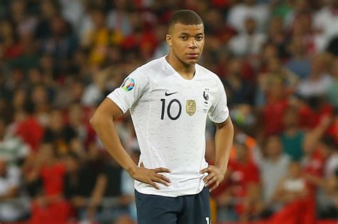 Though due to his parents, he has cameroonian and algerian ancestry, which made him eligible to play from any of. Not the Moment to Make Waves: Kylian Mbappe Brushes Aside ...
