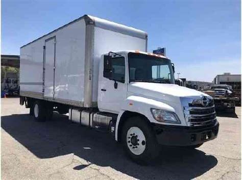 Hino 268 24ft Box Truck Side door Liftgate 85k miles 26, 000# GVWR (2013) : Van / Box Trucks