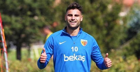 Go ahead eagles takımına transfer oldu ve 2012 yılında. Deniz Türüç kimdir, nereli, kaç yaşında, eşi, ilk eşi ...