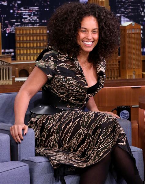 Alicia Keys Is Stunning Makeup Free On The Tonight Show