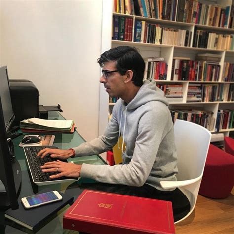 Some lesser known facts about rishi sunak. Hoe Rishi Sunak een onwaarschijnlijk stijlicoon werd ...