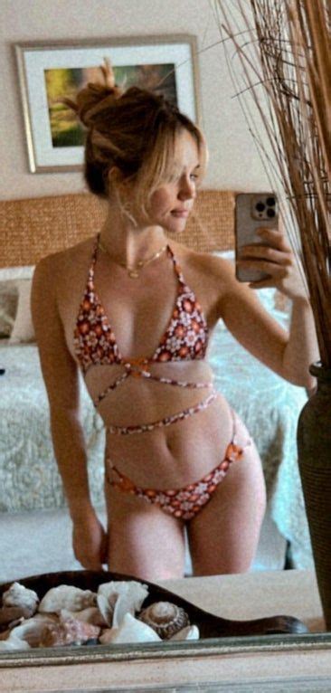 Bikini Selfie Brecbassinger In 2022 Bikini Selfie Bikinis Australian Models