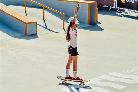 Aos 11 anos de idade, rayssa ganhou a street league em los angeles, berço do skate. Rayssa Leal, a Fadinha, ganha projeção no Skate Street e ...