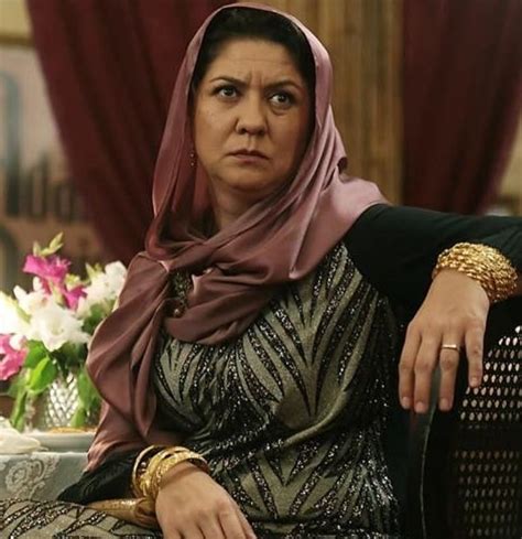 Yüksek öğretim eğitimini i̇stanbul plato mezuniyetinin ardından seyhan belediyesi şehir tiyatroları'nda sahne almaya başlayan emre, vasıf. Bir Zamanlar Çukurova Yeni Gelen ve Diziden Ayrılan Oyuncular