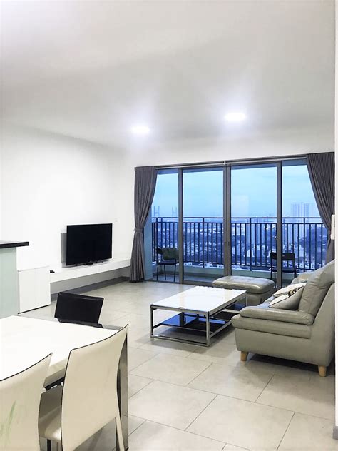 This luxuriously appointed, ground floor, two bedroom, two bath condo is the. 2 bedrooms apartment For Rent Riviera Point -Dictrict 7