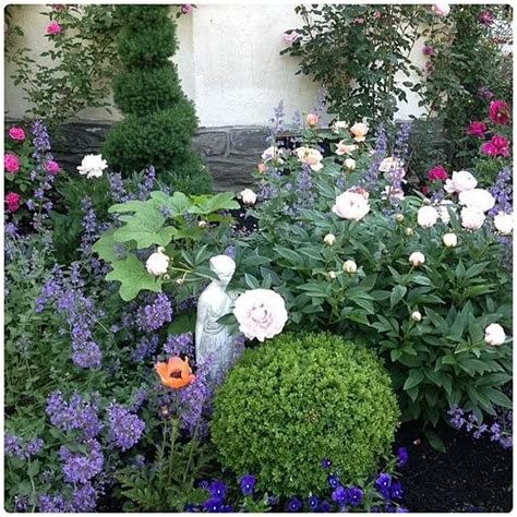 An essential in any living room arrangement, end tables act as a perch for lamps, books, and other decorative accents. My Garden: An Affinity for Roses | Garden Design