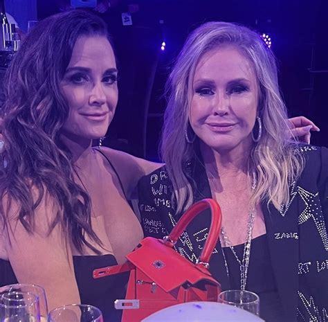 Queens Of Bravo On Twitter Kathy Hilton At The Mtv Awards With Sister Kyle And In The Middle