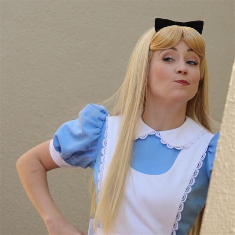 Pin By 13ath2 On Alice Alice Cosplay Alice In Wonderland Pictures