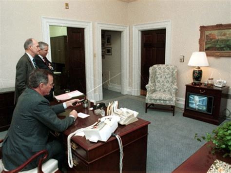 The Working West Wing President Bush In The Outer Oval Office White