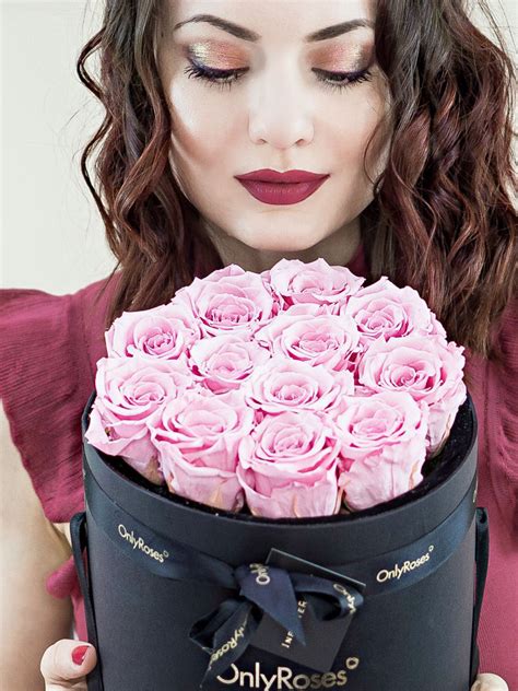 The anemone is a bright and peppy floral is not a traditional valentine's day choice, but it's certainly fresh. Most Instagrammable Valentine's Day Flowers | Roses in a Box
