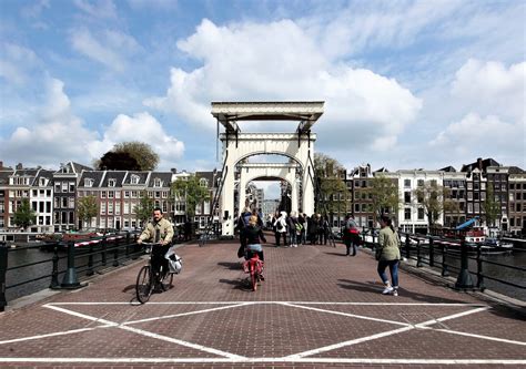 Places amsterdam, netherlands residence amsterdam, holandia. Zdjęcia: ., Amsterdam, Na moście, HOLANDIA