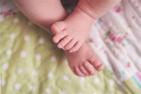 Gorgeous Newborn Baby Feet On A Quilt Del Colaborador De Stocksy Lea