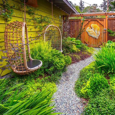 Design A Vibrantly Colorful Garden Side Yard Landscaping Narrow