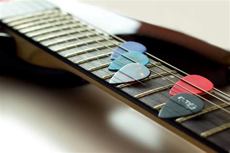 15 Signs Your Guitar Pick Is Worn Out