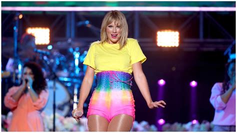 Taylor Swifts Net Worth 5 Fast Facts You Need To Know