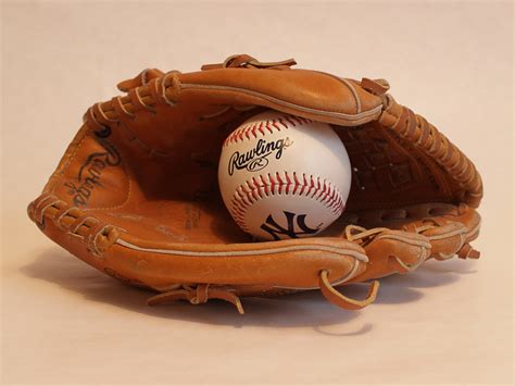 Youth baseball gloves are often made of synthetic materials and can be broken in quickly. Top 10 Best Baseball Gloves of 2017 - Reviews - PEI Magazine