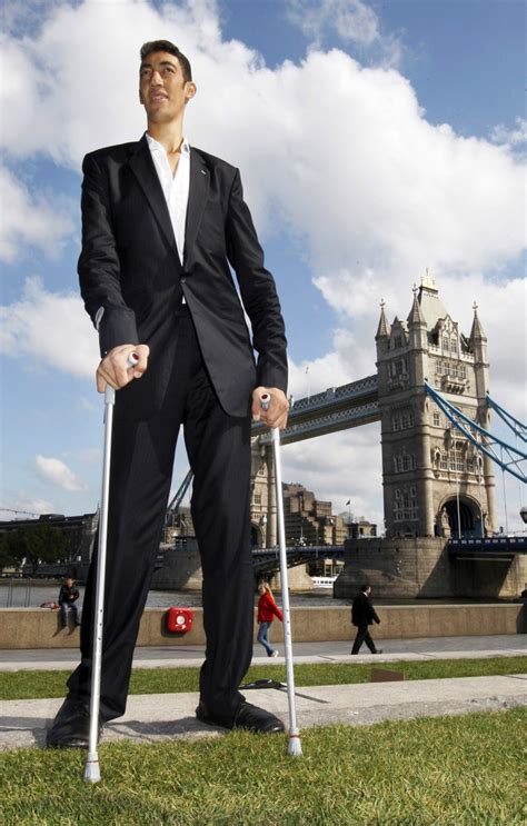 How Tall Is The Worlds Tallest Man Arrue