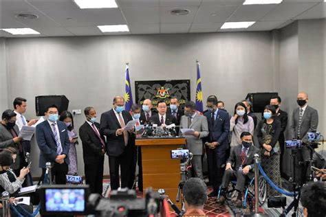 Dalam sidang dewan rakyat tadi, guan eng mencelah. Guan Eng bongkar 3 penipuan besar Menteri PN | roketkini.com