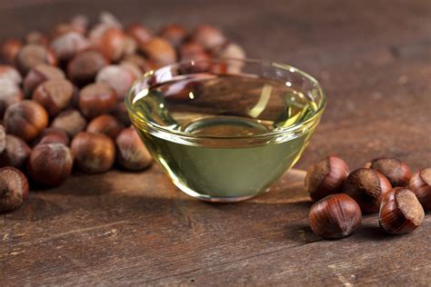 Manfaat Hazelnut Oil Bagi Kesehatan Kulit Anda HonestDocs