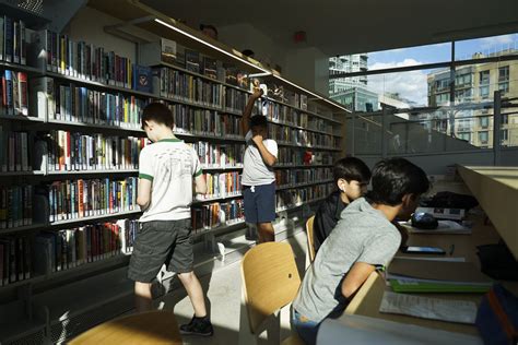 Las Bibliotecas Públicas De Nueva York Comienzan A Reabrir Sus Puertas