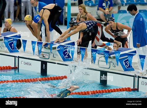 Dara Torres Usa Competing In The 4x100 Medley Relay Swimming