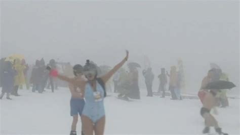 Bikini Clad Snowboarders Set Russian Record In Biting Cold Siberian
