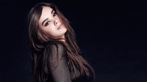 140 Hailee Steinfeld Hd Wallpapers And Backgrounds