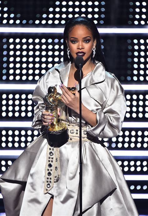 Rihanna Performs At Mtv Video Music Awards 2016 In Nyc Celebmafia