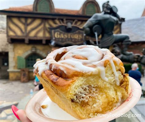 Disney Worlds Colossal Cinnamon Roll Gets A Halloween Makeover