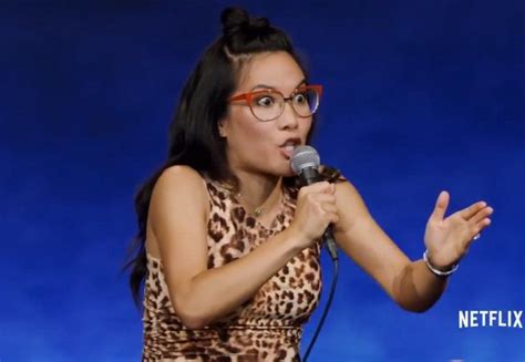 Ali Wong Has A Sneaky Glasses Trick And Its Actually Kind Of Genius