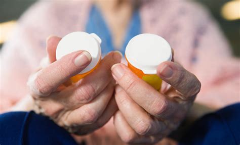 How To Reduce The Risk Of Side Effects In Seniors Taking Multiple