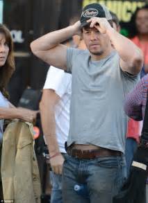 Showing Off His 2 Guns Mark Wahlberg Flexes His Huge Muscles On The