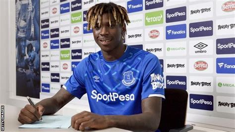 Moise kean struck his first juventus goal in the 94th minute of the club's win at bologna on saturday and became the first player born in the 21st century to net in any of the top five european leagues. Everton confirm signing of 19-year-old striker Moise Kean ...