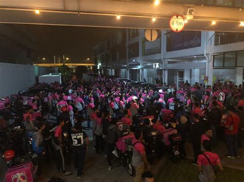 Video ini hanya untuk hiburan saja (video part 5 blog rider foodpanda kota kinabalu sabah) video kali ini saya. 'Kami Ditindas Dan Diugut' - Riders Foodpanda Tak Puas ...