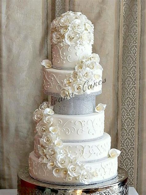 All White Wedding Cake Decorated Cake By Erivana Cakesdecor