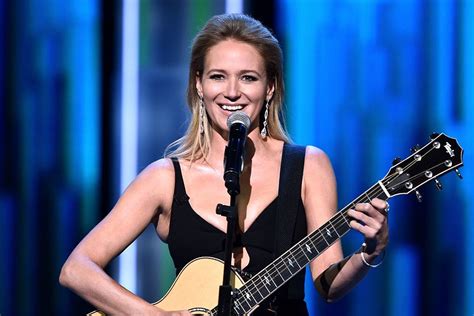Jewel Says Her Mom Stole 100 Million From Her Flipboard