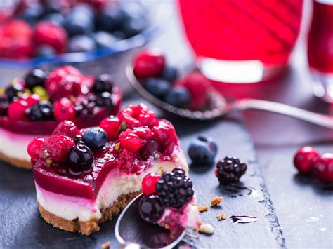Eh oui, votre délicieux dessert devra passer quelques heures au. Cheesecake sans cuisson aux fruits rouges : Recette de ...